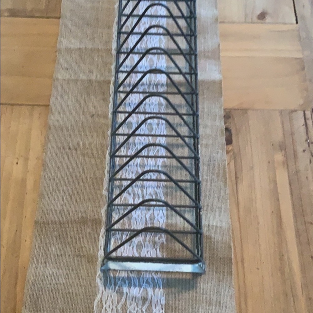 Chicken feeder plate rack